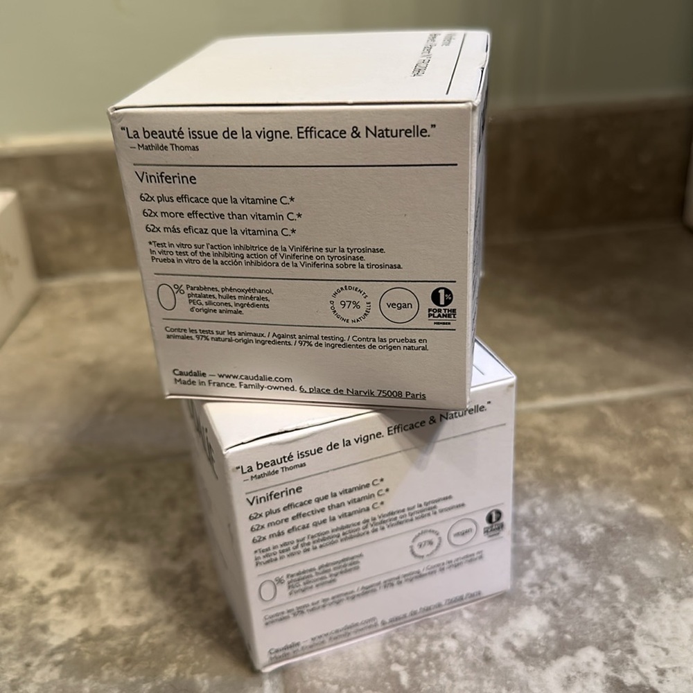 Caudalie Vinoperfect Moisturizer - one box available and for sale - Picture 2 of 4